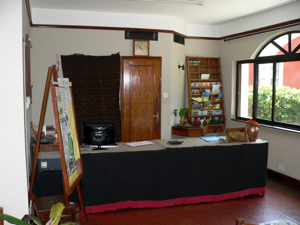 Trek-O-Tel Hotel Pokhara Buitenkant foto