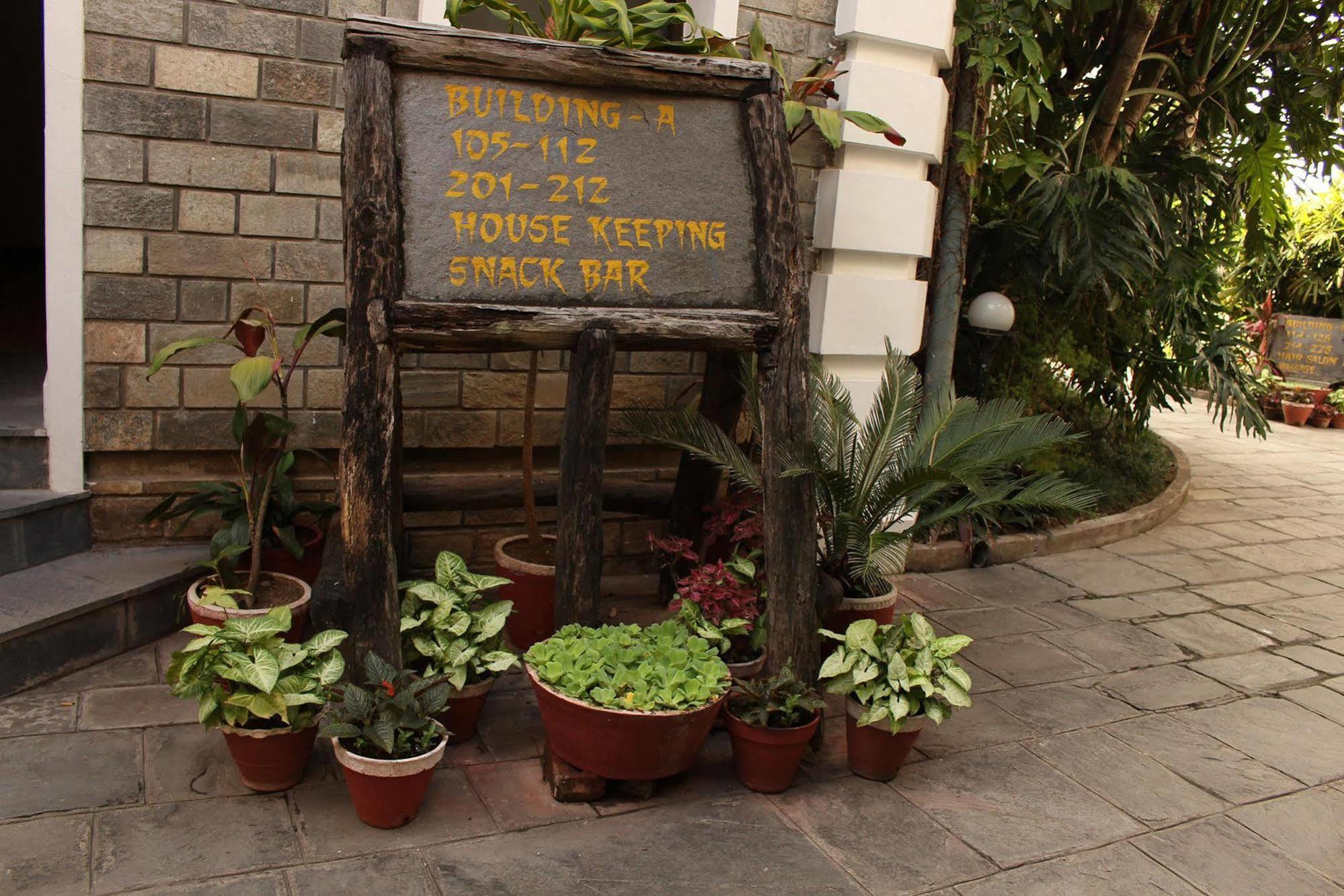 Trek-O-Tel Hotel Pokhara Buitenkant foto