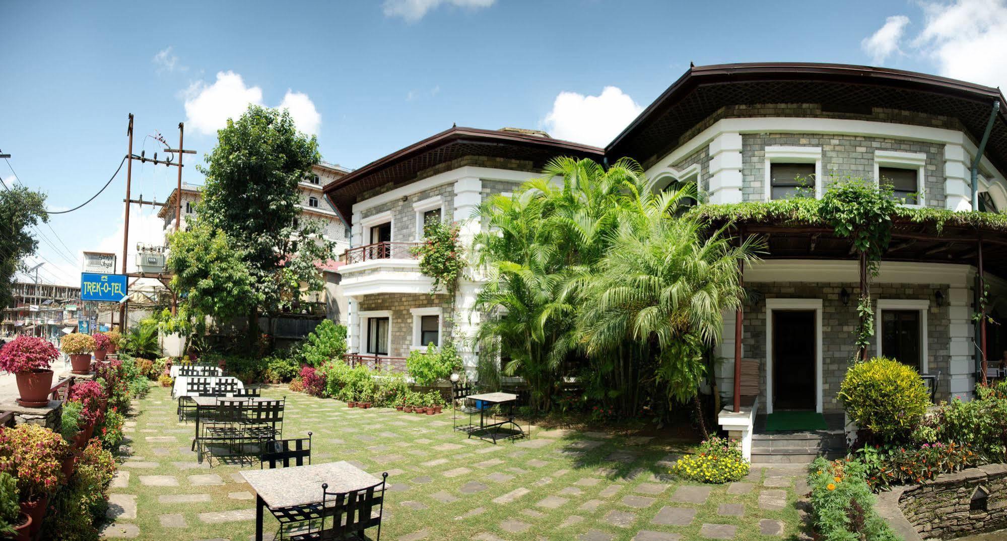 Trek-O-Tel Hotel Pokhara Buitenkant foto